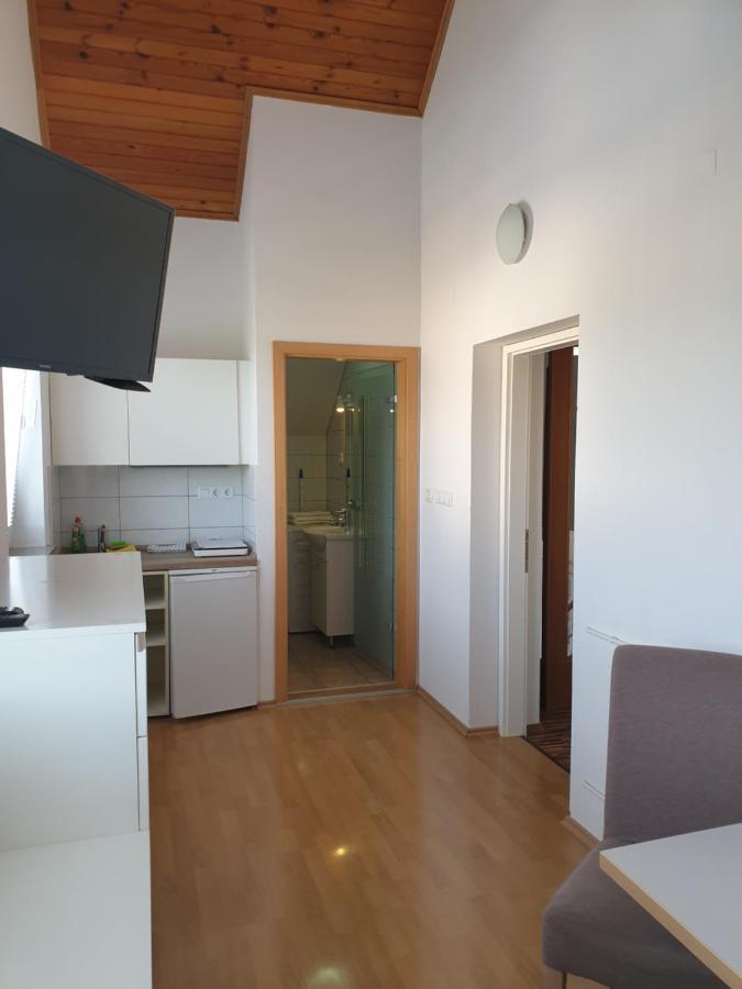 Dezman Apartments & Rooms Kranj Zewnętrze zdjęcie